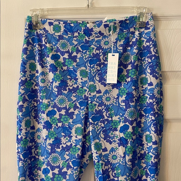 Frankie's Bikinis Murphy Capri Crape pants  in Blue and Green Floral zipper back - Picture 2 of 8